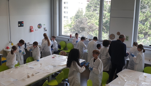 Valais : Les sciences à l’honneur d’un nouveau programme pour la jeunesse cantonale